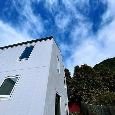 Апартаменты Hideaway Rima - In The Cbd Квинстаун Экстерьер фото